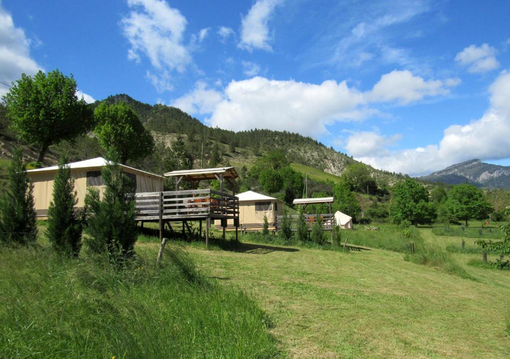 לינה וארוחת בוקר Pradelle Le Moulin מראה חיצוני תמונה